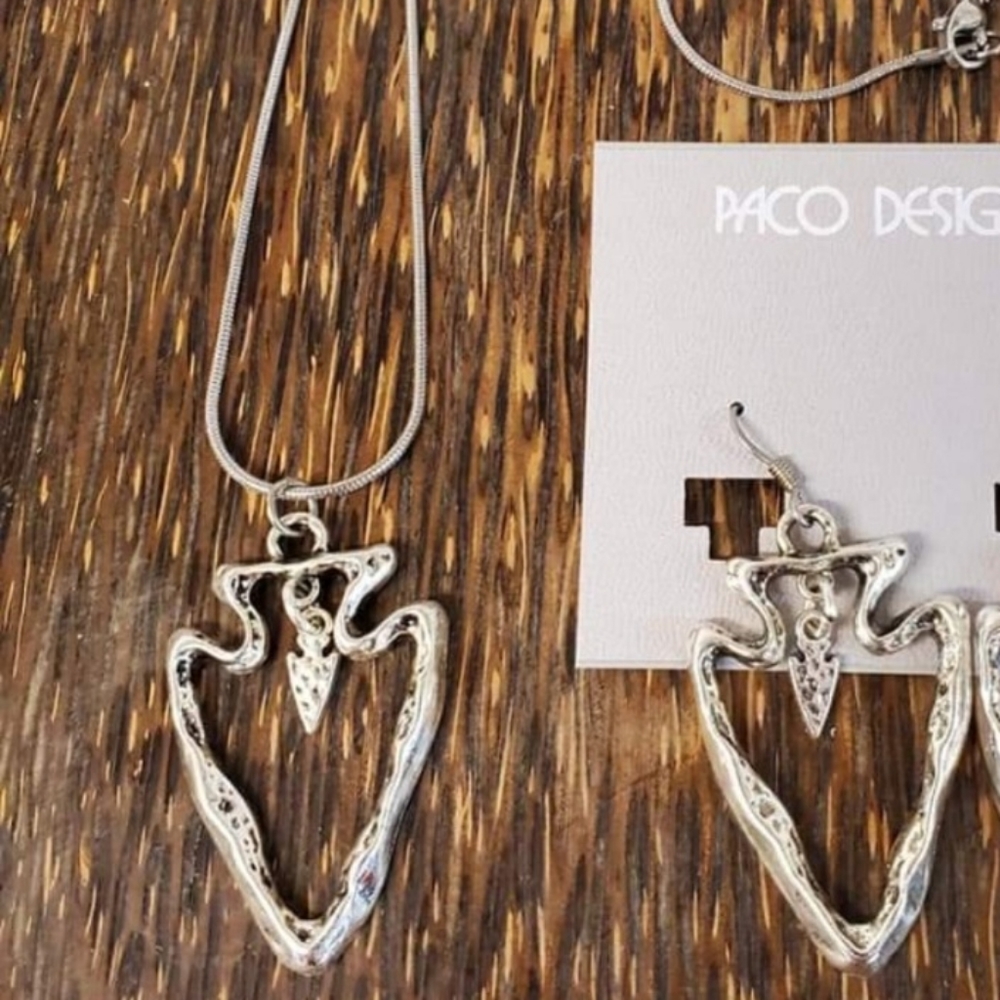 Arrowhead necklace